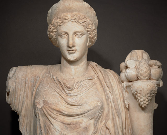 Tyche heykeli başı ve gövdesi. Roma İmparatorluğu Dönemi, MS 2. yüzyıl (erken Hadrian dönemi, MS 120’den hemen sonra).